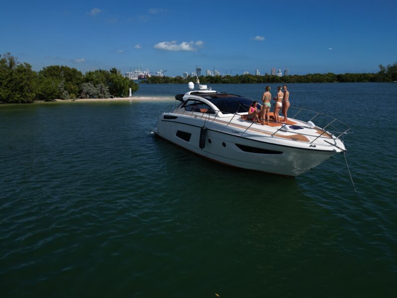 52Ft Azimut Atlantis available in Miami for up to 13 Guest