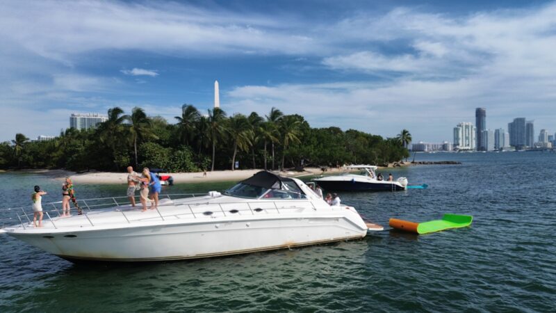 55 Ft Searay Mundomo available for Rent in Miami for up to 13 Guest PLUS ONE JET SKI INCLUDED AN HOUR