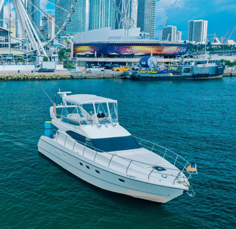 50’ AZIMUT FLYBRIDGE AVAILABLE IN MIAMI FOR UP TO 13 GUEST