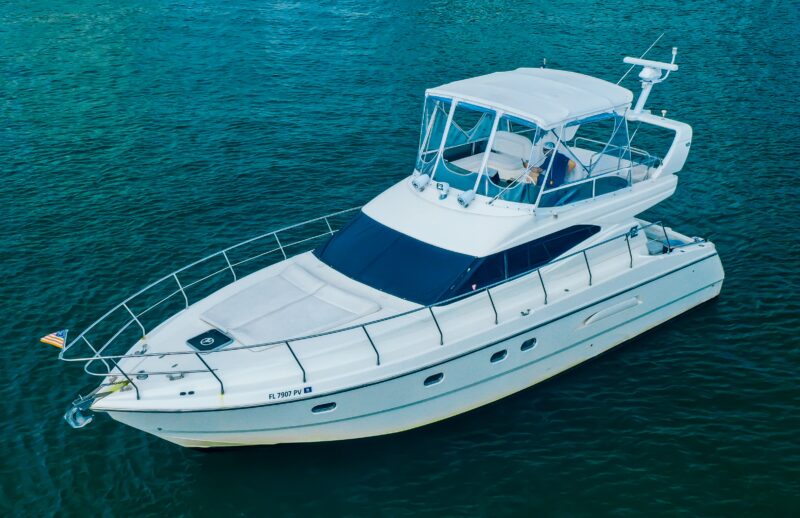 50’ AZIMUT FLYBRIDGE AVAILABLE IN MIAMI FOR UP TO 13 GUEST - Image 3