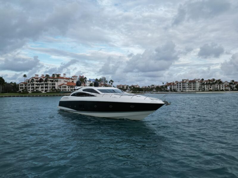 82 Ft Sunseeker Predator available in Miami for up to 13 Guest.