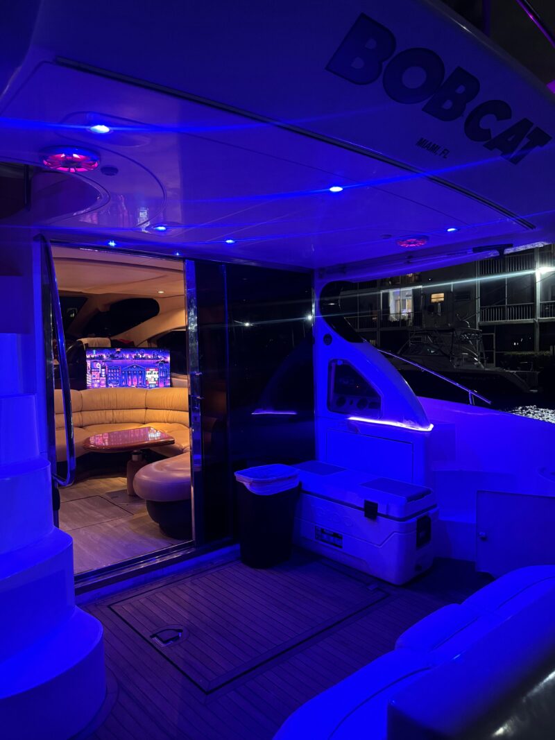 50Ft Azimut available for Rent in Miami for up to 13 Guest, PLUS 2 JET SKIS INCLUDE FOR ONE HRS EACH. - Image 6