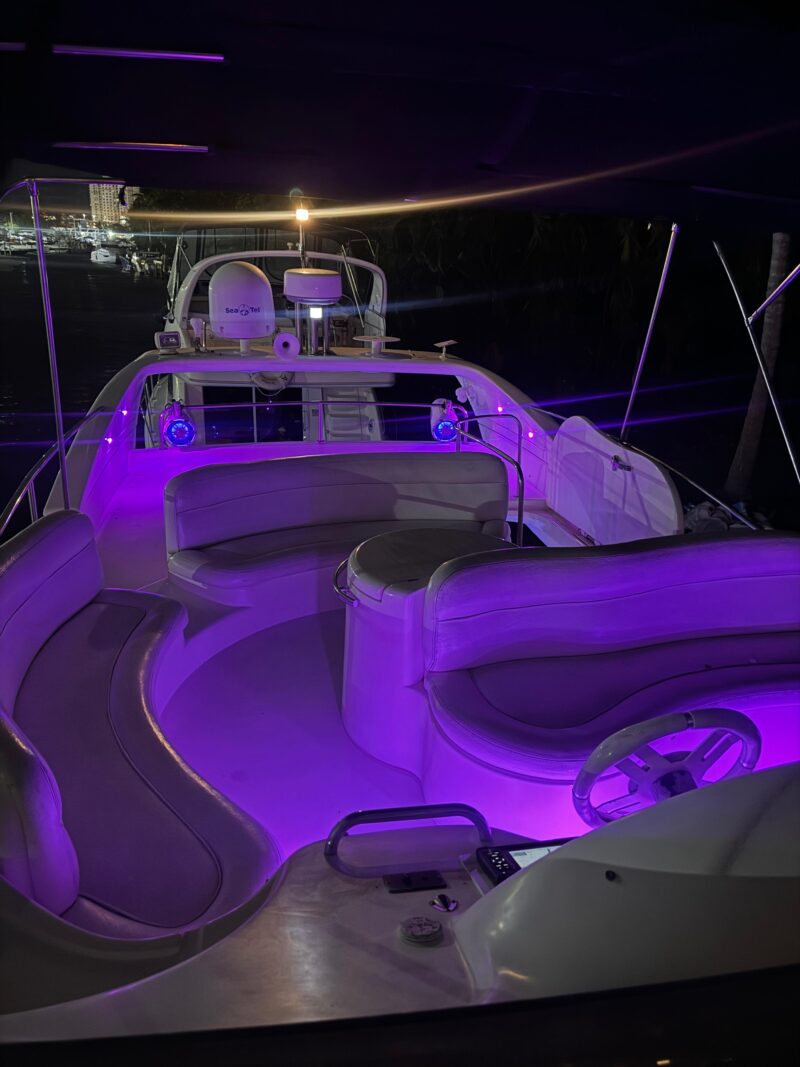 50Ft Azimut available for Rent in Miami for up to 13 Guest, PLUS 2 JET SKIS INCLUDE FOR ONE HRS EACH. - Image 4