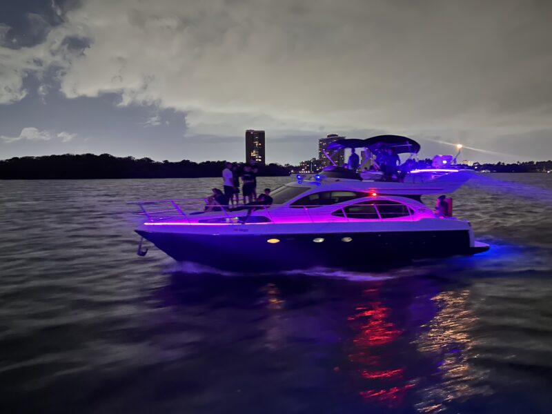 50Ft Azimut available for Rent in Miami for up to 13 Guest, PLUS 2 JET SKIS INCLUDE FOR ONE HRS EACH. - Image 3